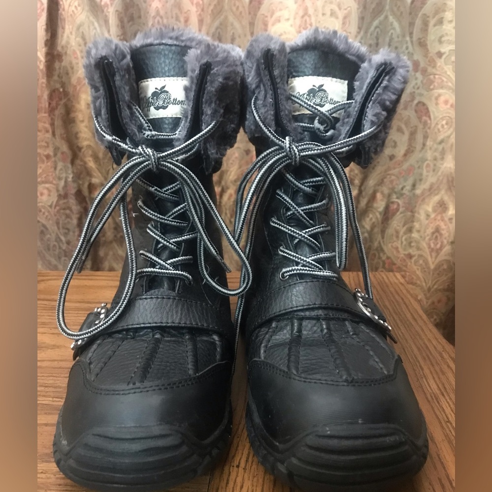 Apple Bottoms women’s snow boots size 10